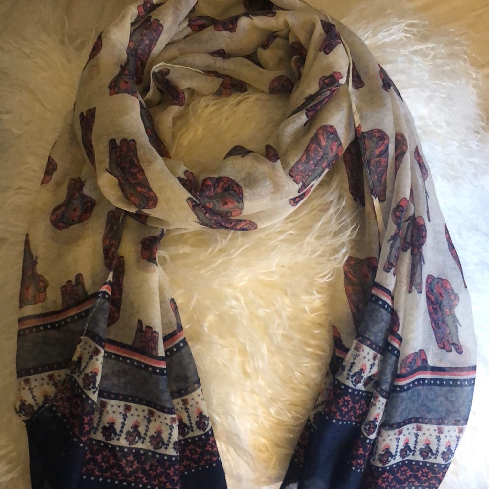 Cute elephant 🐘 scarf